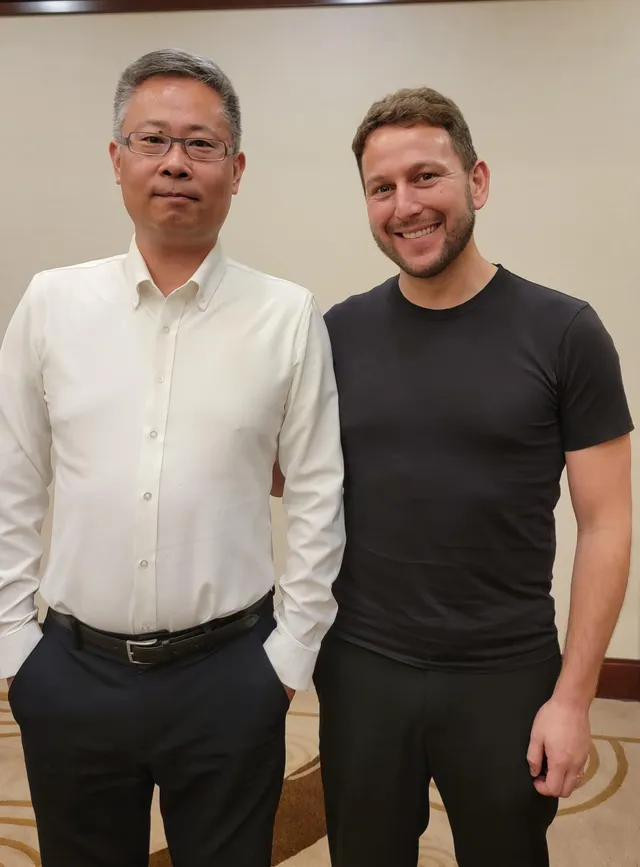 与合作伙伴高管合影